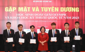 So sánh với năm trước