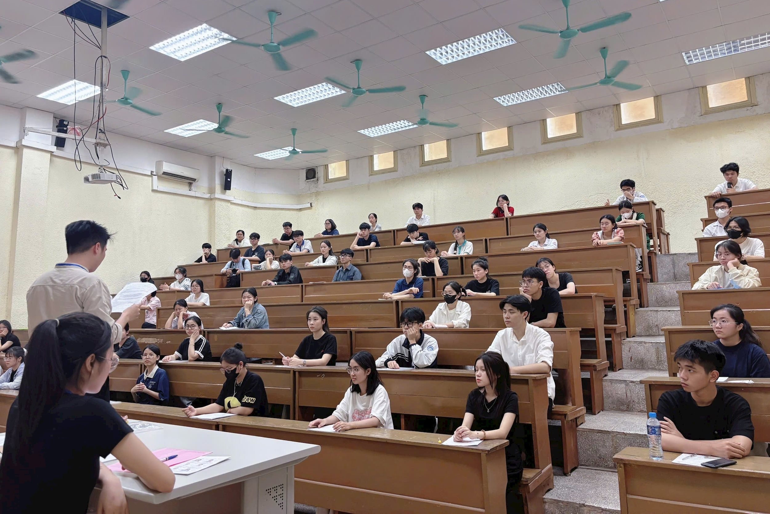 Thí Sinh Tham Dự Kỳ Thi Đánh Giá Năng Lực